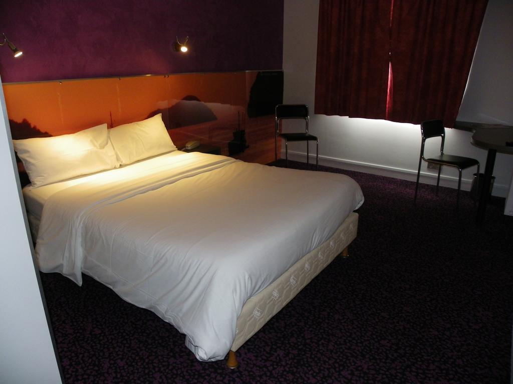 Hotel Logitel Saint-Doulchard Phòng bức ảnh